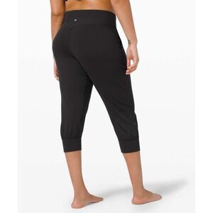#57 Lululemon Align High-Rise Jogger CropBlack Size 4